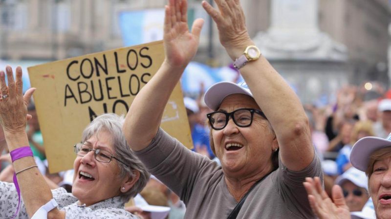 Pedirán que se declare inconstitucional el aumento para jubilados anunciado por Fernández