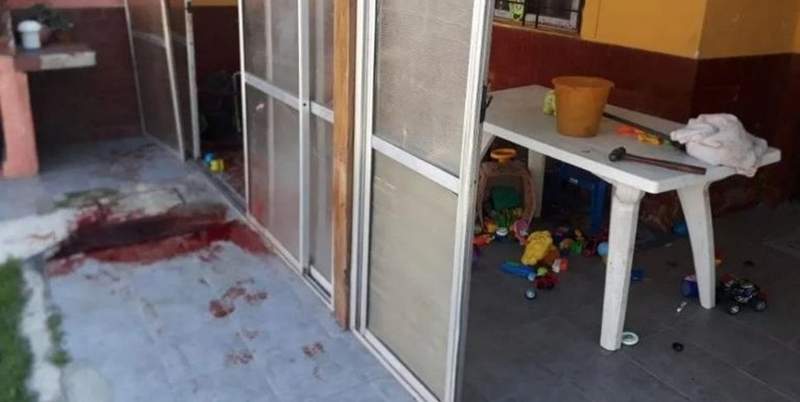 Arrestaron a un jubilado por matar a martillazos a la hija: dijo que fue para defender a su nieta