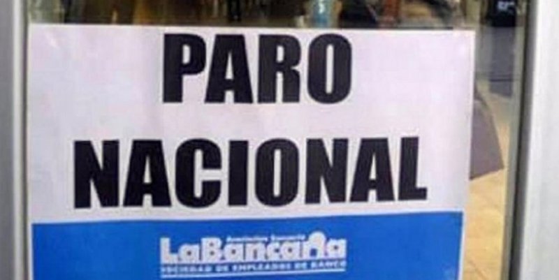 Anuncian paro bancario para el lunes por la muerte del cajero