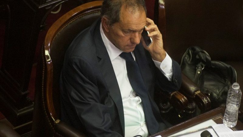 Denuncian a Scioli por usurpación de autoridad e incumplimiento de deberes de funcionario