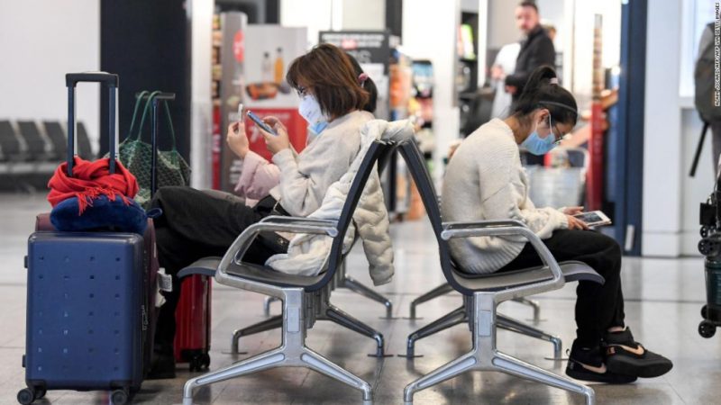Afirman que el coronavirus puede propagarse al hablar o al respirar