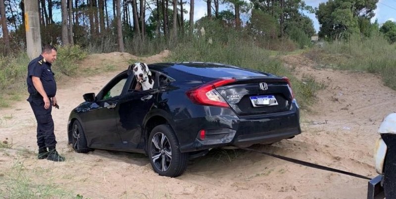 Quiso ingresar a Pinamar evitando los controles y quedó enterrado en los médanos