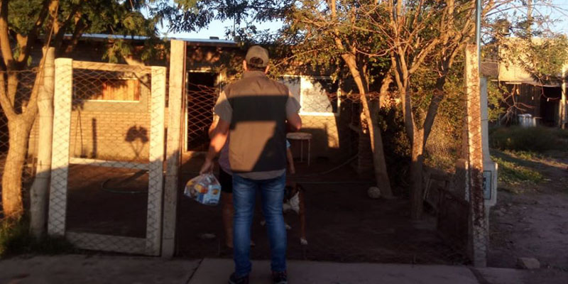 Desde Iscamen colaboraron con el reparto de bolsas de alimentos para estudiantes