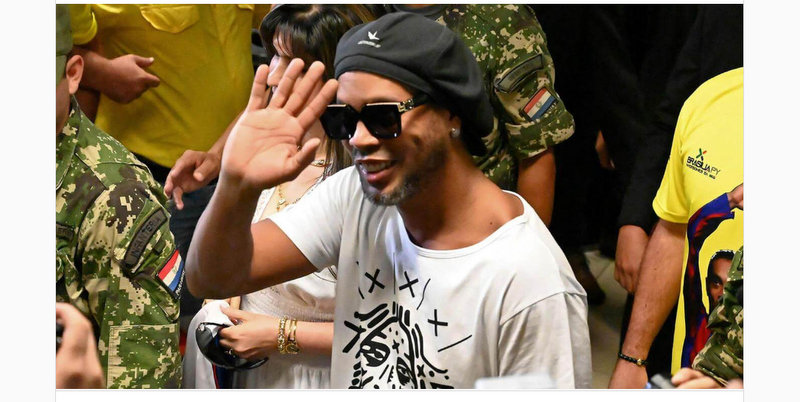 Filtraron la primera foto de Ronaldinho preso en una cárcel paraguaya