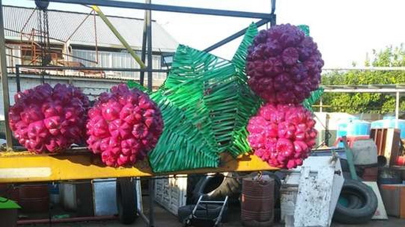 El carro vendimial de Junín, construido con más de 12 mil botellas recicladas