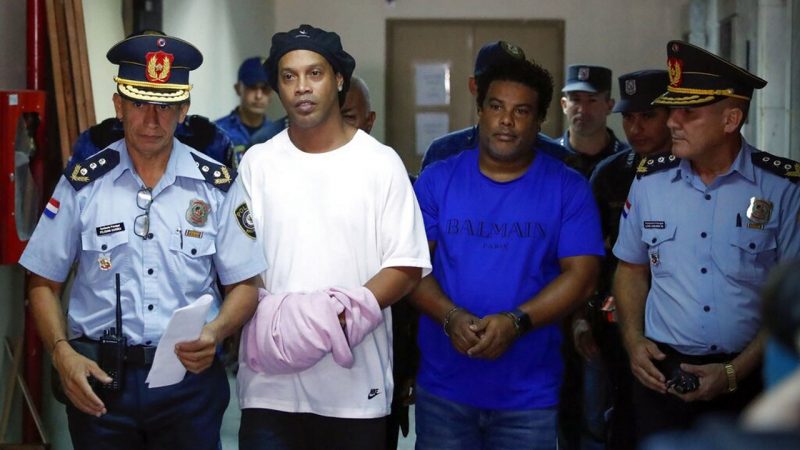 Dictaron la prisión preventiva para Ronaldinho