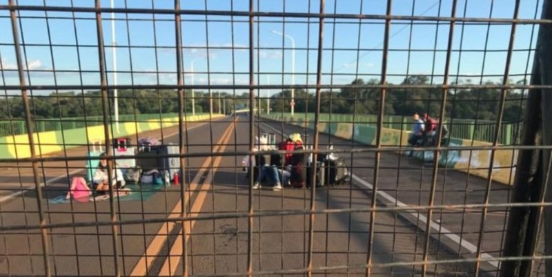 Cerraron el puente en Puerto Iguazú y 17 argentinos quedaron varados