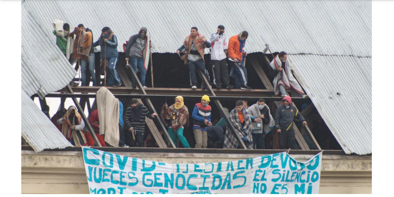 Motín e incendio en el penal de Villa Devoto: con la excusa del coronavirus, un grupo de violentos pide ser liberado
