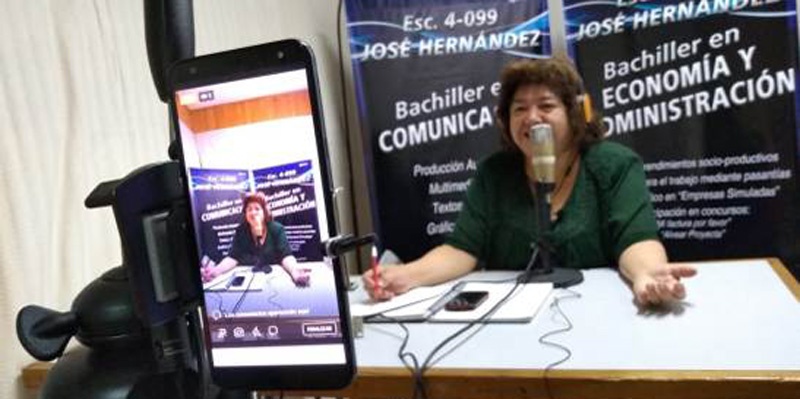 La radio de la escuela José Hernández realiza programas educativos propios