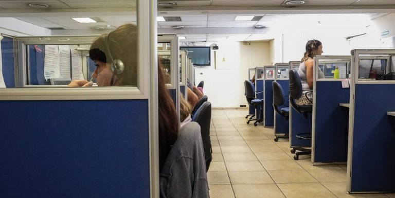 Estudiantes de medicina y psicólogos se sumaron a la atención del 0800 COVID