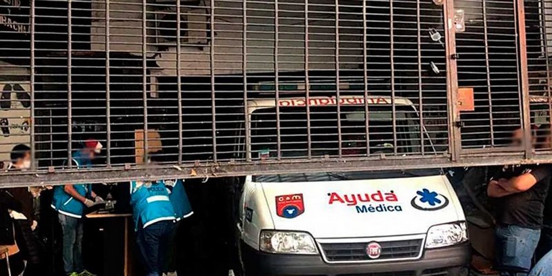 Coronavirus: detuvieron a 12 personas por vender pantuflas en una ambulancia