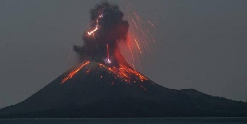 El Krakatoa habría activado el “Anillo de fuego” en el que están otros 15 volcanes
