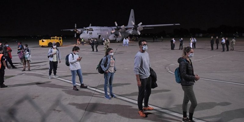 Vuelven al país más de 630 argentinos varados en el exterior en tres vuelos