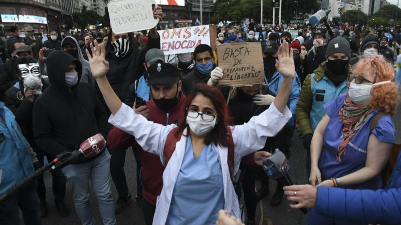 Manifestantes protestaron en el Obelisco y otros puntos del país contra el aislamiento social
