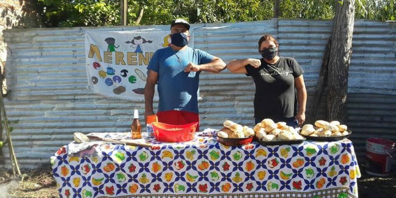 Perdió su empleo y no bajó los brazos: tiene un merendero en su casa