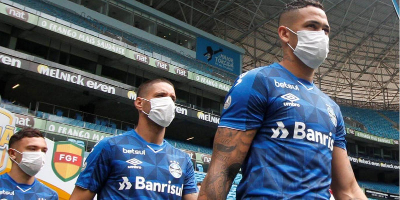 Prohibido escupir, besar la pelota y cambiar camisetas: el nuevo reglamento de Conmebol