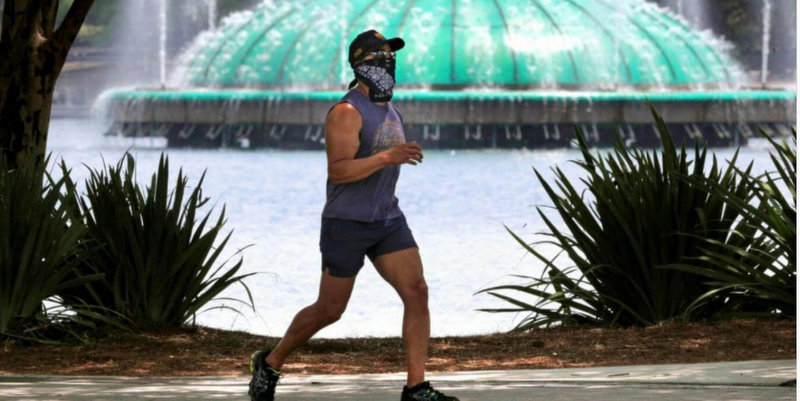 Salió a correr con barbijo y su pulmón izquierdo colapsó