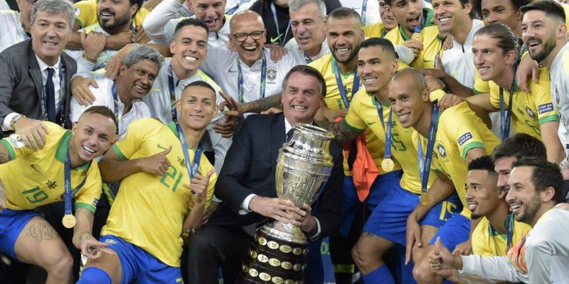 Bolsonaro quiere que haya fútbol en Brasil porque “los jugadores tienen bajas probabilidades de morir”
