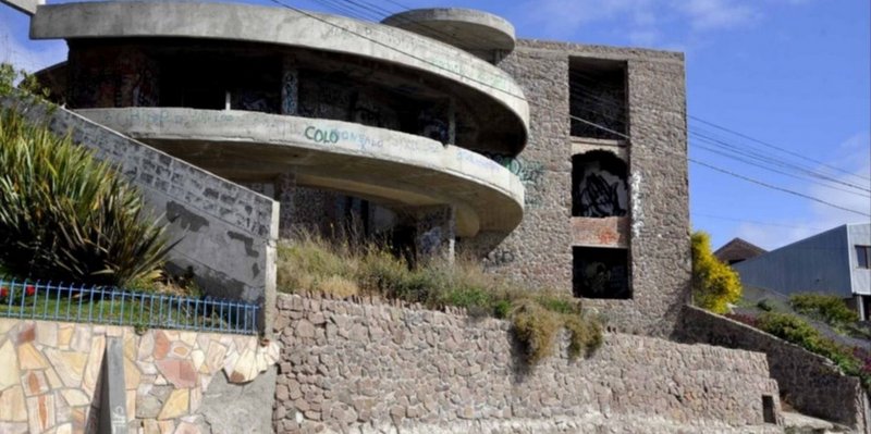 Una mujer se tiró de un segundo piso para evitar ser asesinada por su ex pareja
