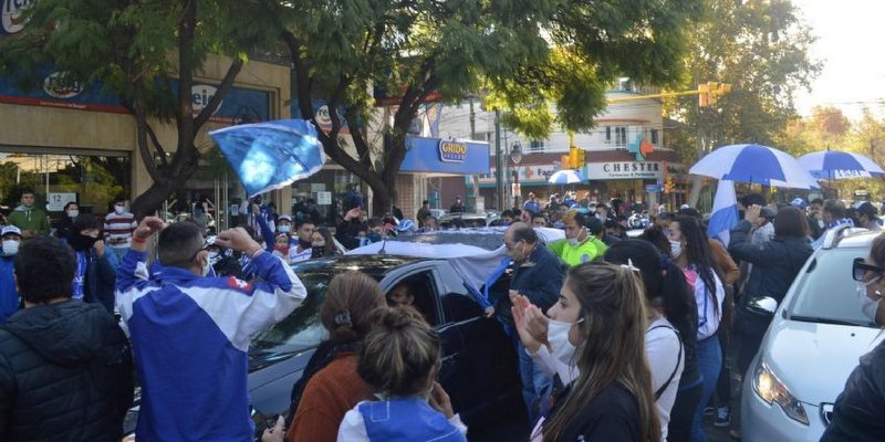 Polémica por la multitudinaria despedida al Loco Julio en Godoy Cruz