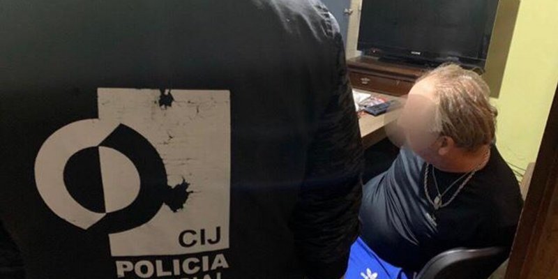 Dictan prisión preventiva para el docente que fue encontrado en su cama con un menor