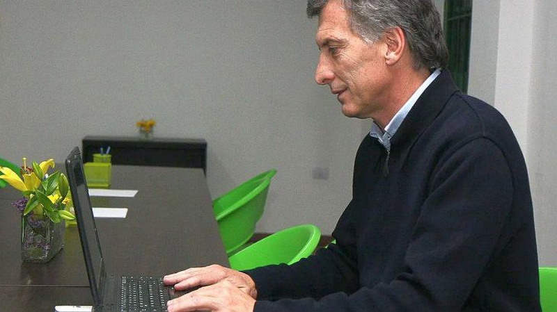 Nueva denuncia contra Macri: esta vez es por contrataciones irregulares