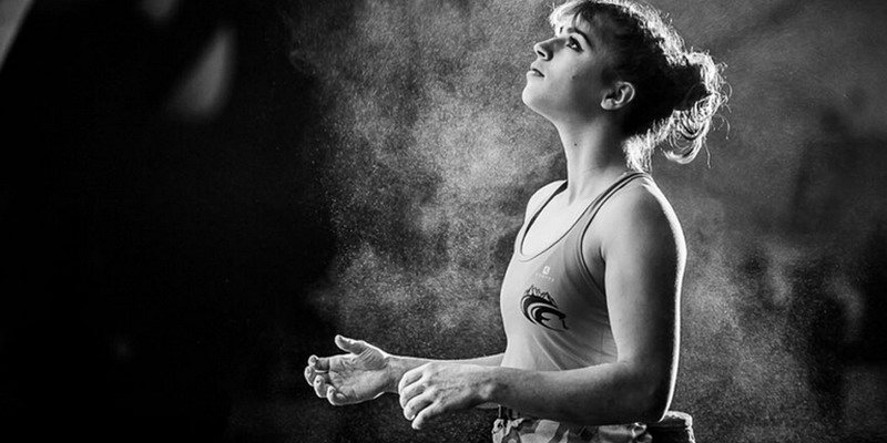 Trágica muerte de campeona mundial de escalada de 16 años: cayó al vacío mientras entrenaba