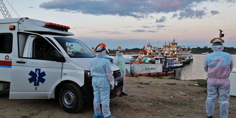 Un grupo evangélico peruano inyecta un medicamento veterinario a miles de personas para la covid-19