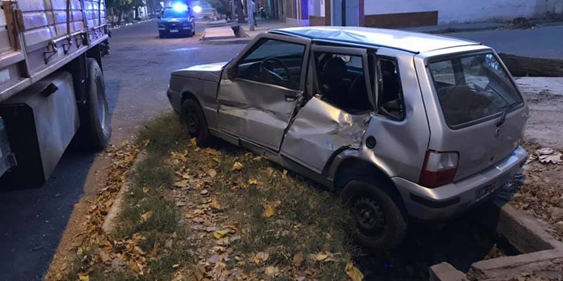 Violento accidente en Barrio San Carlos