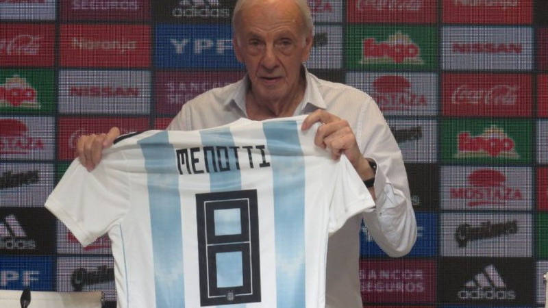 Menotti dejó de lado sus diferencias con Bilardo: “Me duele mucho lo que le está pasando”