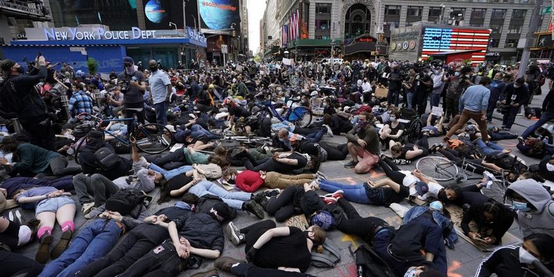 Reforma policial en Nueva York: ahora es delito el estrangulamiento durante las detenciones