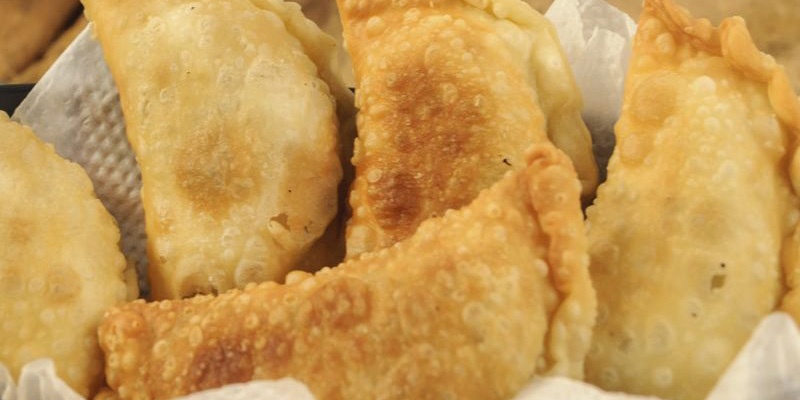Jóvenes venderán pasteles para ayudar a comedores
