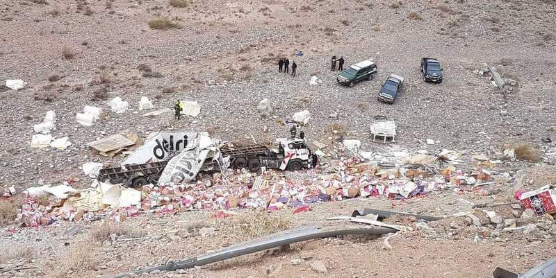Un camionero se salvó de milagro al desbarrancar en alta montaña