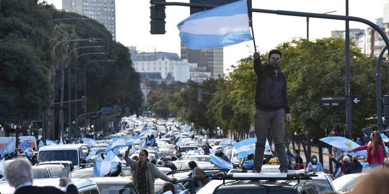 Banderazos de protesta en todo el país