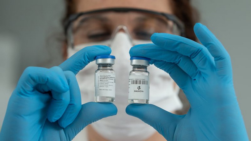 La vacuna de Oxford y AstraZeneca logró 99 % de inmunidad en la fase 2