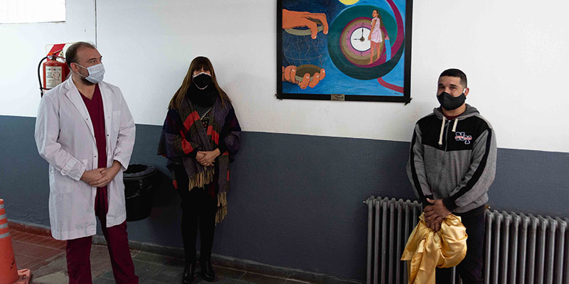 Colocaron en el hospital una pintura que concientiza sobre la violencia de género