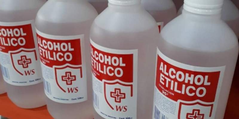 La Anmat prohibió un alcohol y un desinfectante “truchos”