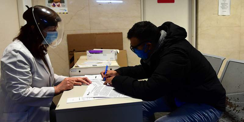 El Gobierno dará un subsidio de $15 mil a familiares de víctimas de coronavirus