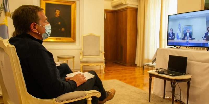Suarez charló con Fernández y convocó a los intendentes