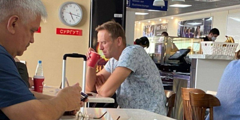 El opositor ruso Alexei Navalny está en coma: aseguran que le pusieron veneno en el té