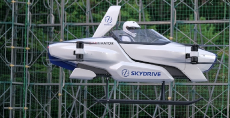 Una empresa japonesa prueba con éxito un coche volador con una persona a bordo |