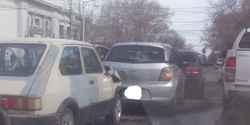Accidente sin heridos en plena Avenida Alvear Oeste