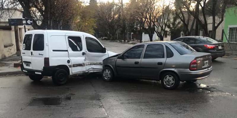 Fuerte accidente en Laprida y Francia
