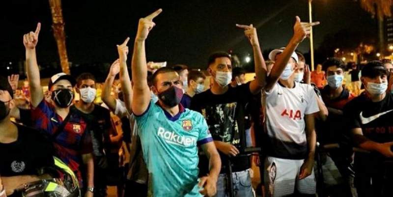 Hinchas del Barcelona marchan para pedir la renuncia del presidente