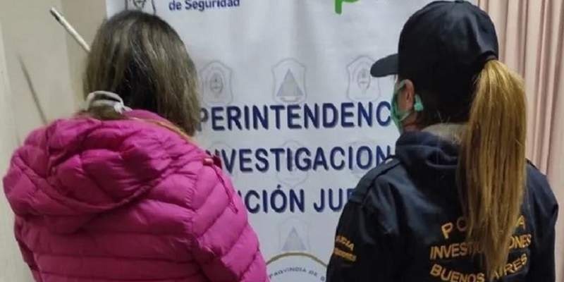Fue a lo de su ex marido a reclamarle dinero, lo encontró con otra mujer y lo degolló