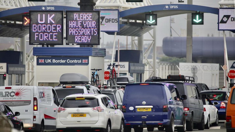 Los británicos se apresuran a regresar desde Francia tras las nuevas medidas de cuarentena