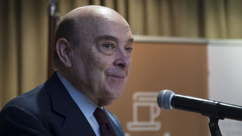 La receta de Cavallo para que el Gobierno libere el cepo y la gente pueda comprar dólares