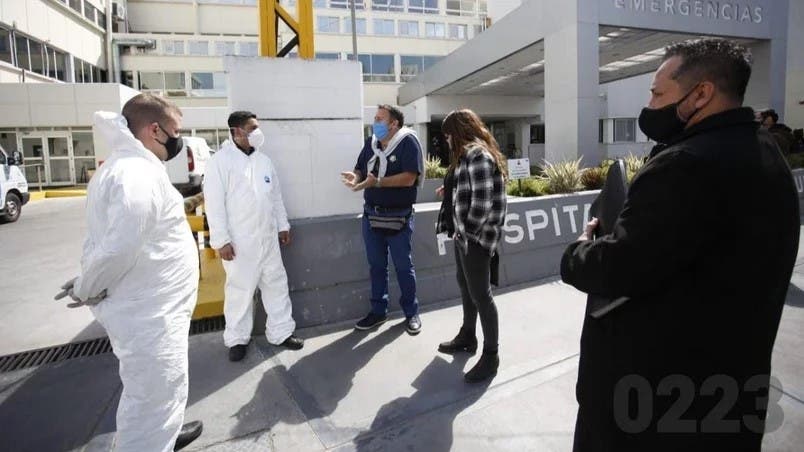 Le entregaron el cuerpo de su padre a otra familia y lo cremaron: “No sé si está en el mar o en un inodoro”