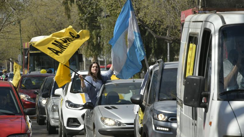 Trabajadores de la salud realizaron un “chaquetazo” para reclamar mejores condiciones laborales