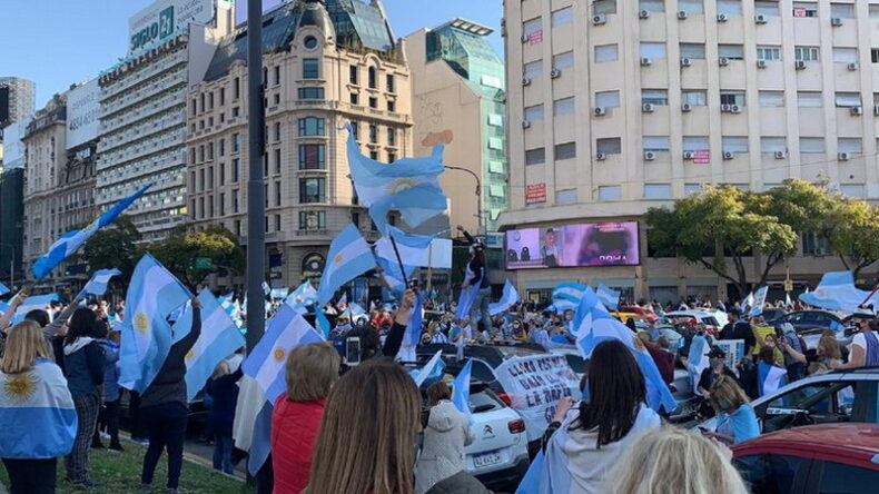 En el peor momento de la pandemia, otro banderazo en contra del gobierno nacional